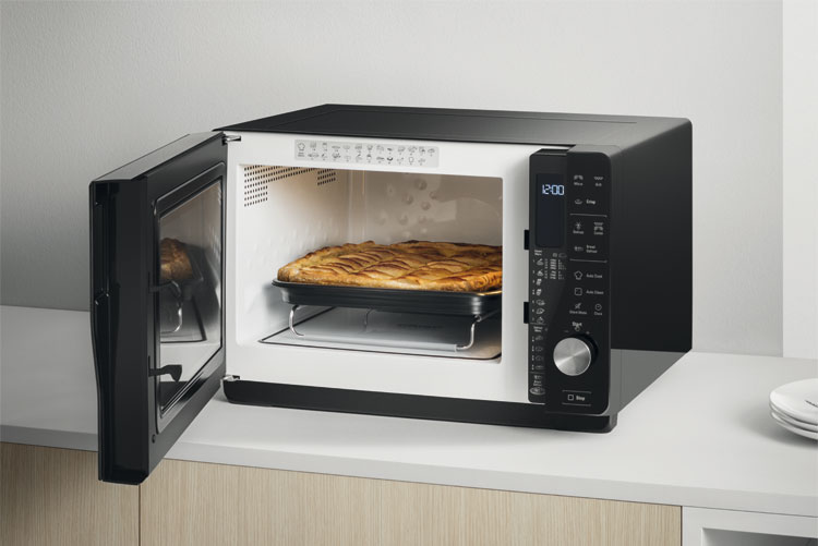 Микроволновая печь Hotpoint Extra Space Crisp без поворотного стола