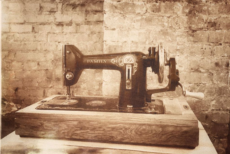 Швейная машинка Family